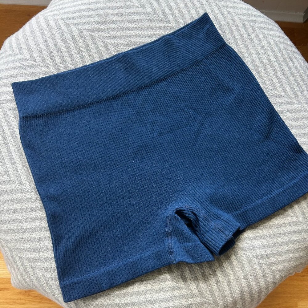 PrettyLittleThing Navy Mini Biker Shorts